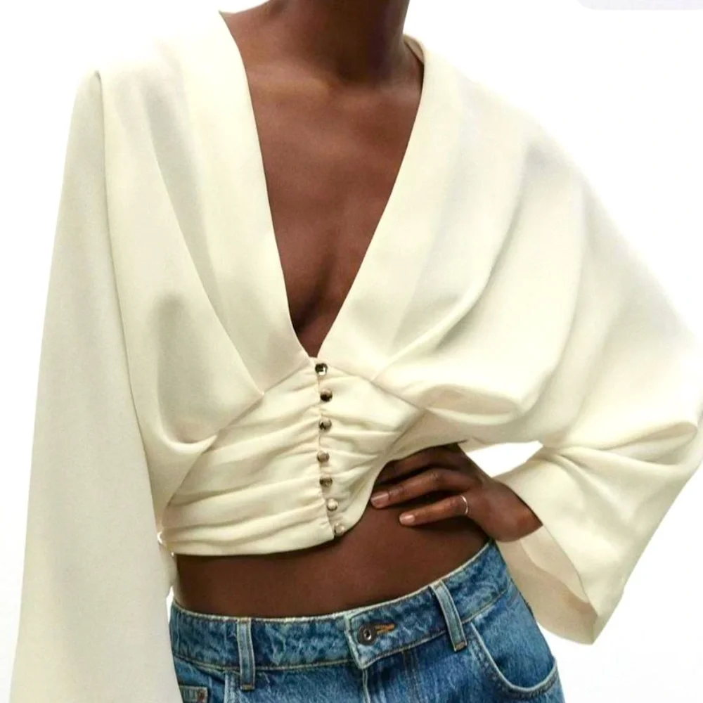 Blusa manga larga fruncida.